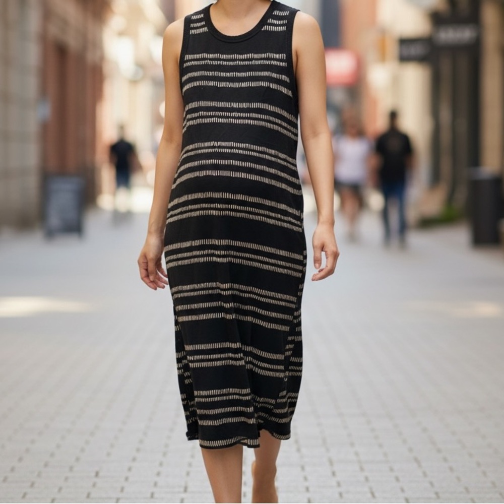 Black Striped Sleeveless Maternity Dress•XXL